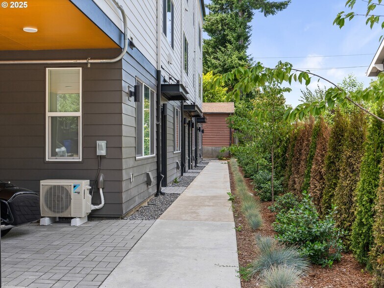 More Photos Of 11 NE 55th Ave, Portland Apartments For Sale