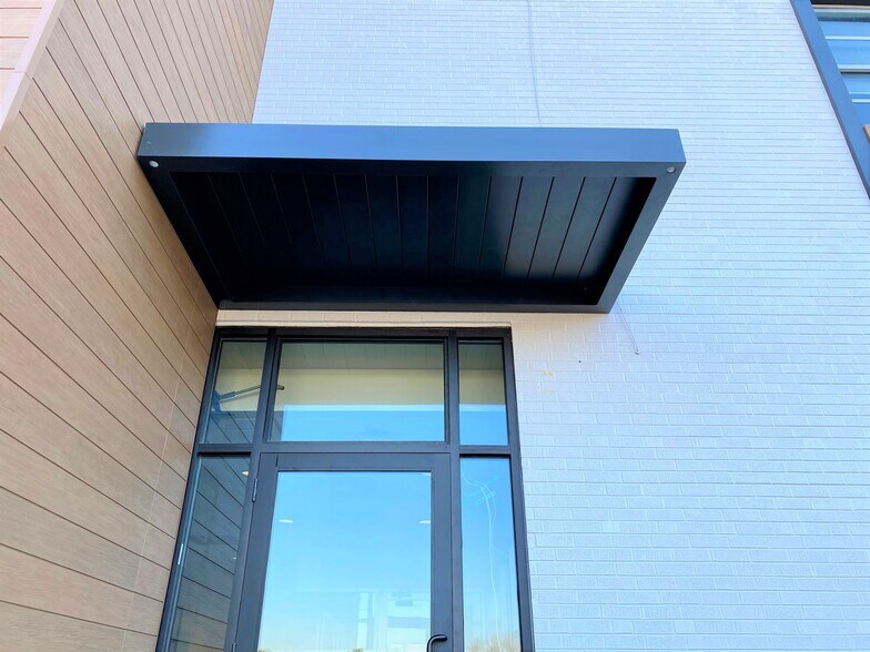 More Photos Of 1130 Beachview St, Dallas Medical For Lease