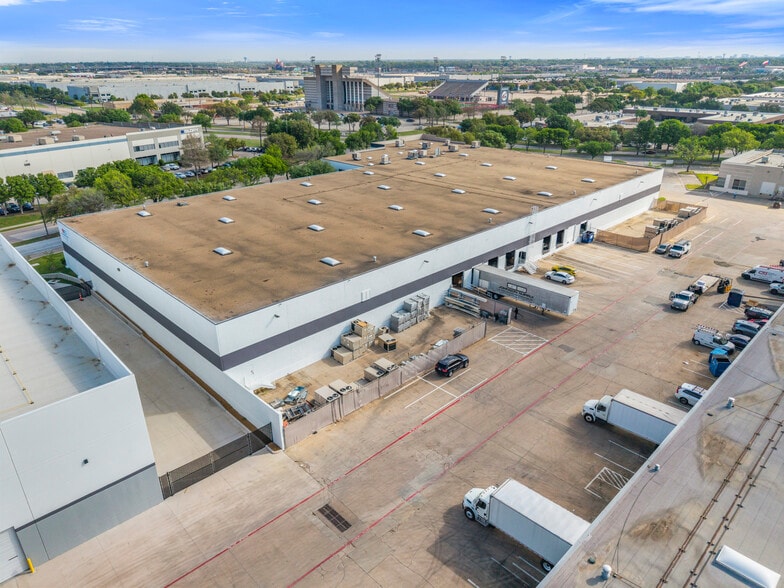 More Photos Of 1401 Valwood Pky, Carrollton Distribution For Sale