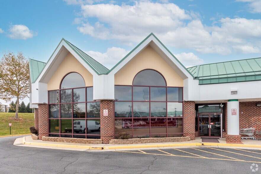More Photos Of 20921 Davenport Dr, Sterling General Retail For Lease