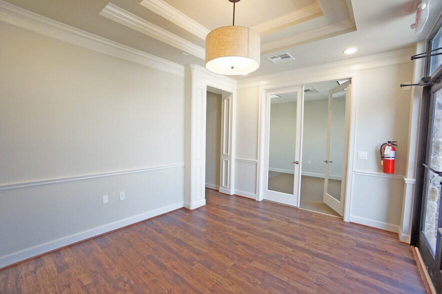 More Photos Of 633 E Fernhurst Dr, Katy Medical For Lease