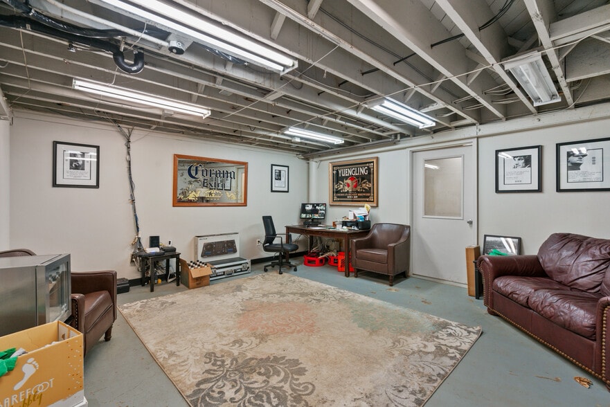 More Photos Of 1501-1503 E Carson St, Pittsburgh Restaurant For Sale