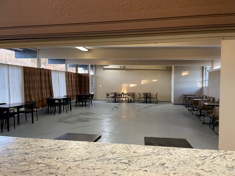 More Photos Of 5401 State Ave, Kansas City Freestanding For Lease