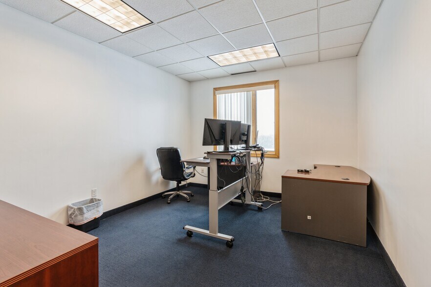 More Photos Of 2200 Gannett Ave, Des Moines Office For Sale