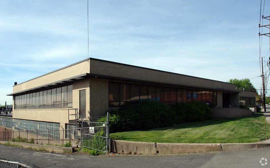 More Photos Of 700 Grand Ave, Ridgefield Warehouse For Lease
