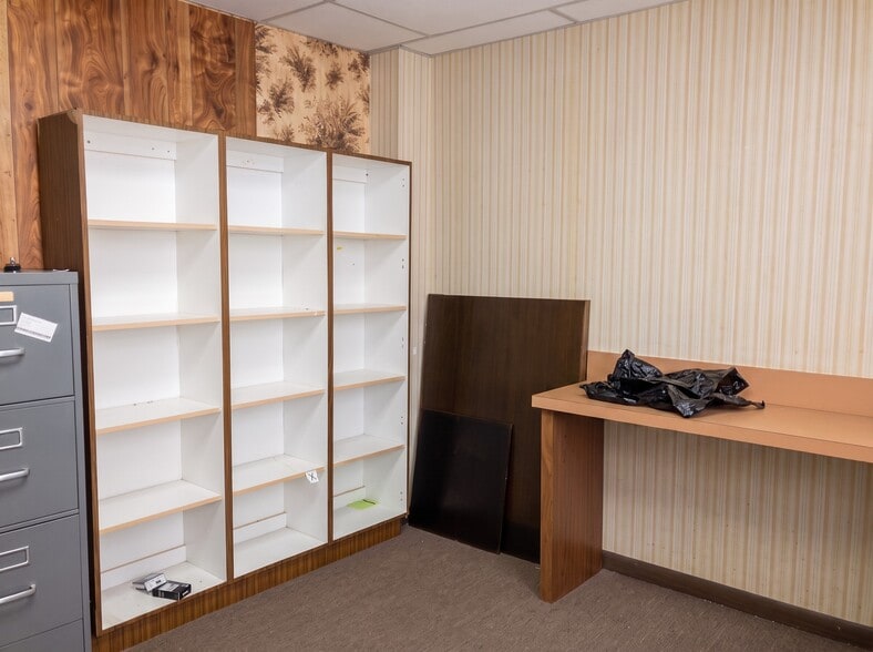 More Photos Of 302 W Main St, Bowling Green Healthcare For Sale