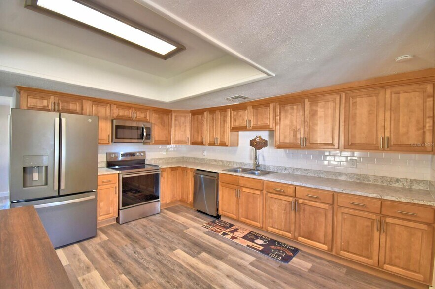 More Photos Of 208 Center St, Auburndale Office For Sale