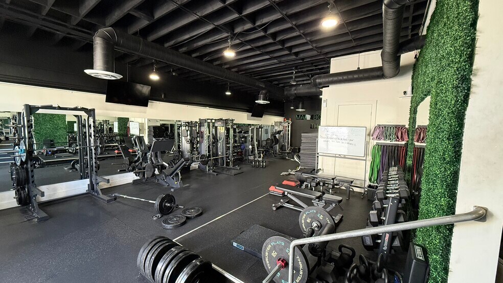 More Photos Of 4000-4004 Sports Arena Blvd, San Diego Freestanding For Lease