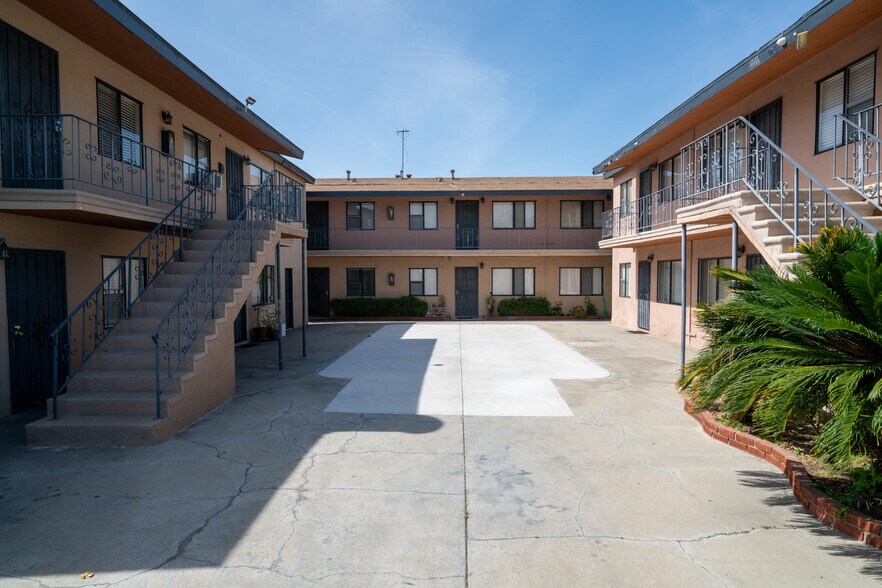 More Photos Of 5505 Cherry Ave, Long Beach Apartments For Sale