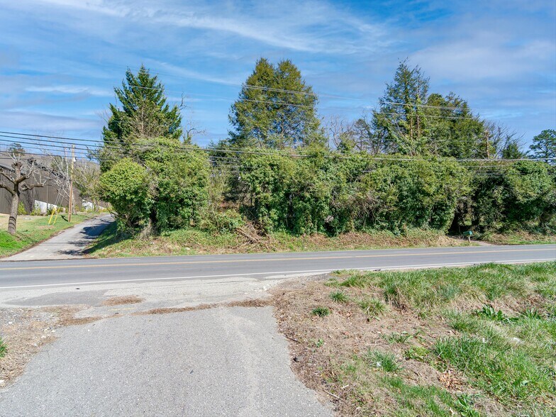 More Photos Of 103 Weaverville Rd, Woodfin Convenience Store For Sale
