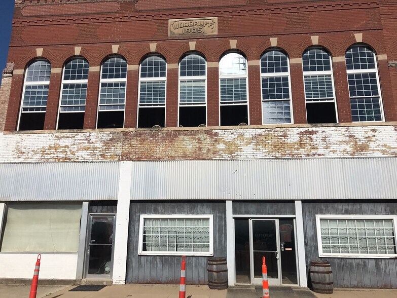 More Photos Of 104 N Market St, Gallatin General Retail For Sale