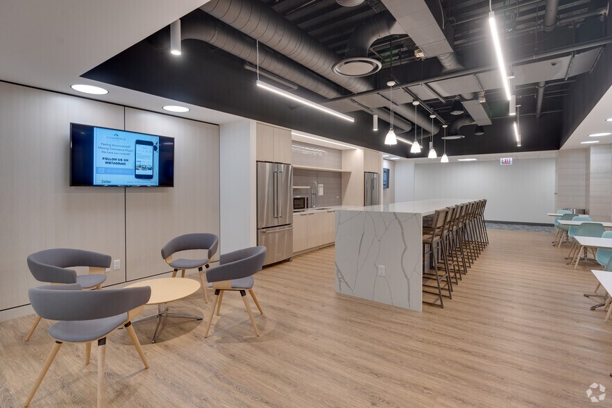 More Photos Of 2015 Spring Rd, Oak Brook Office For Lease