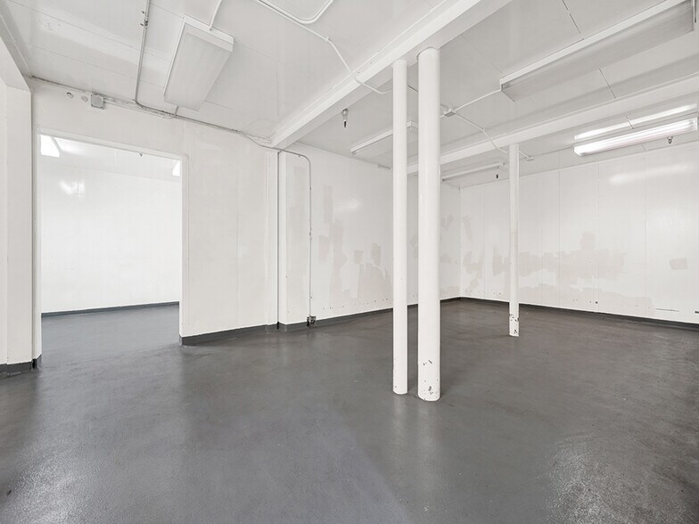 More Photos Of 3501 W Garry Ave, Santa Ana Warehouse For Lease