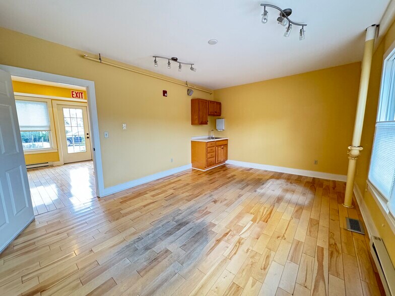 More Photos Of 69 York St, Kennebunk Medical For Sale