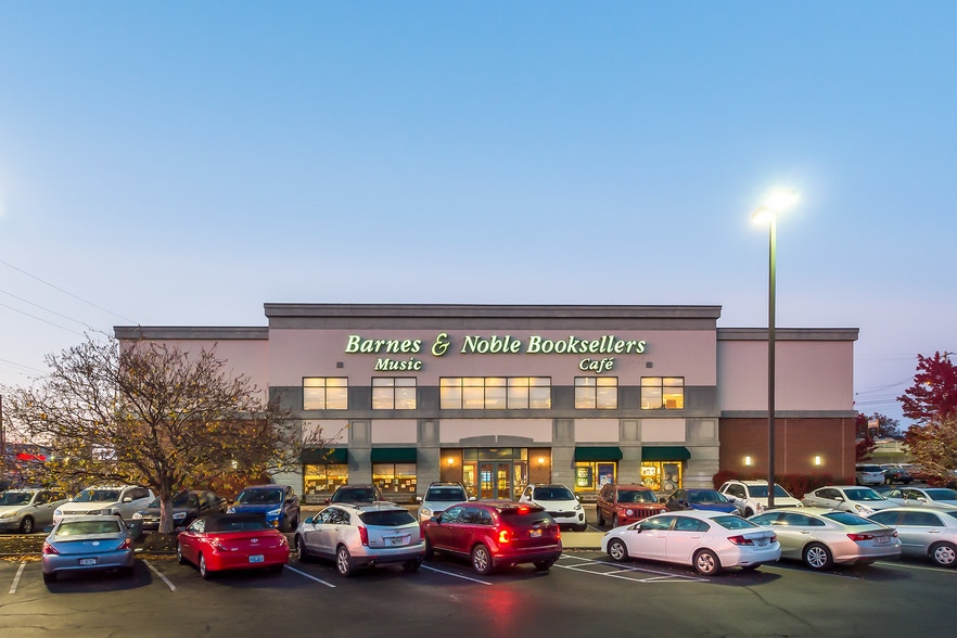 More Photos Of 624 S Green River Rd, Evansville Storefront For Sale