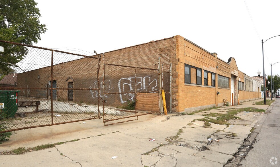 More Photos Of 4040 W Ogden Ave, Chicago Manufacturing For Lease