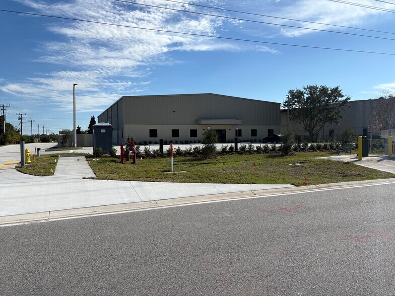 Primary Photo Of 395 Hickman Dr, Sanford Warehouse For Lease