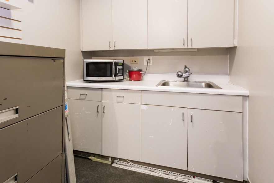 More Photos Of 1338-1346 W Irving Park Rd, Chicago Apartments For Lease