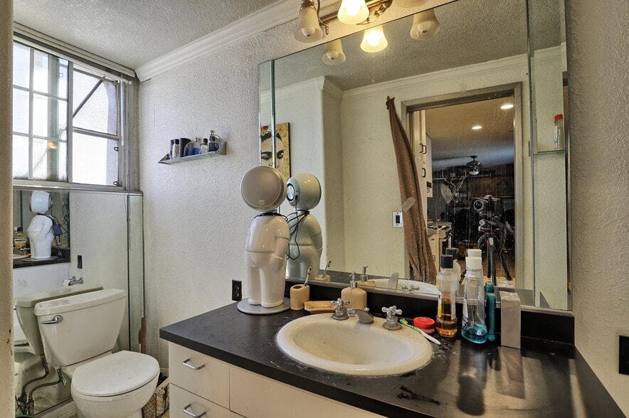 More Photos Of 7648 Monterey St, Gilroy Storefront For Sale