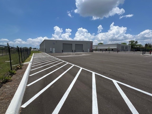 More Photos Of 2954 Van Buren St, Fort Myers Distribution For Lease