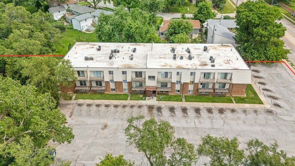 More Photos Of 7810 Blondo St, Omaha Apartments For Sale