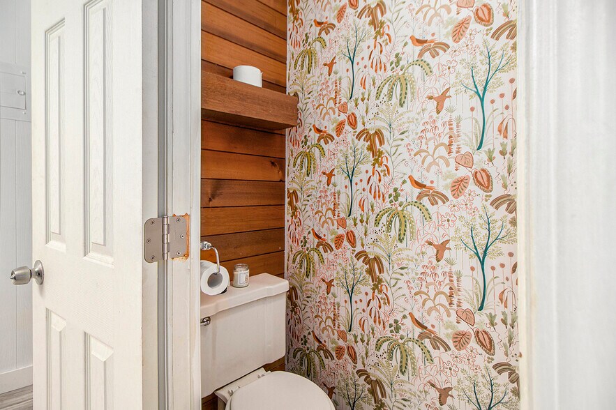 More Photos Of 100-104 N Main St, Crown Point Storefront Retail Residential For Sale