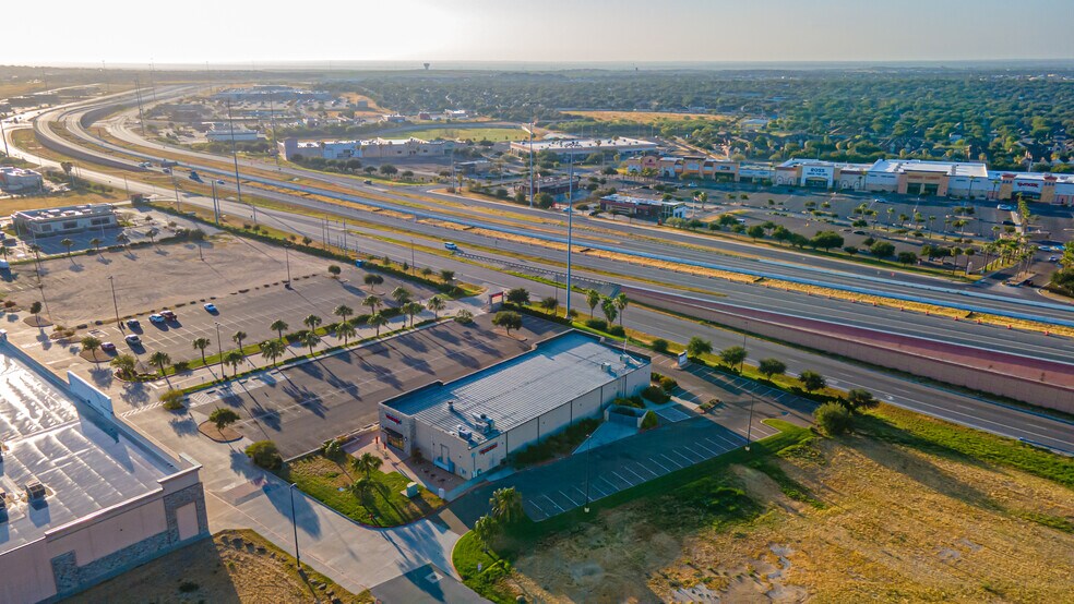 More Photos Of 2302 NE Bob Bullock Loop, Laredo Storefront For Lease