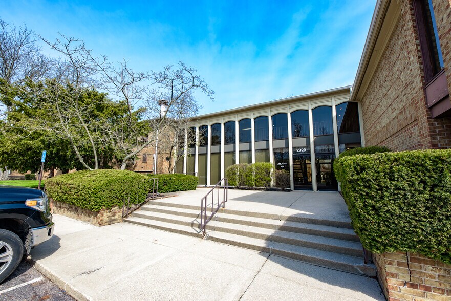 2929 Kenny Rd, Columbus, OH 43221 Medical Office For Lease