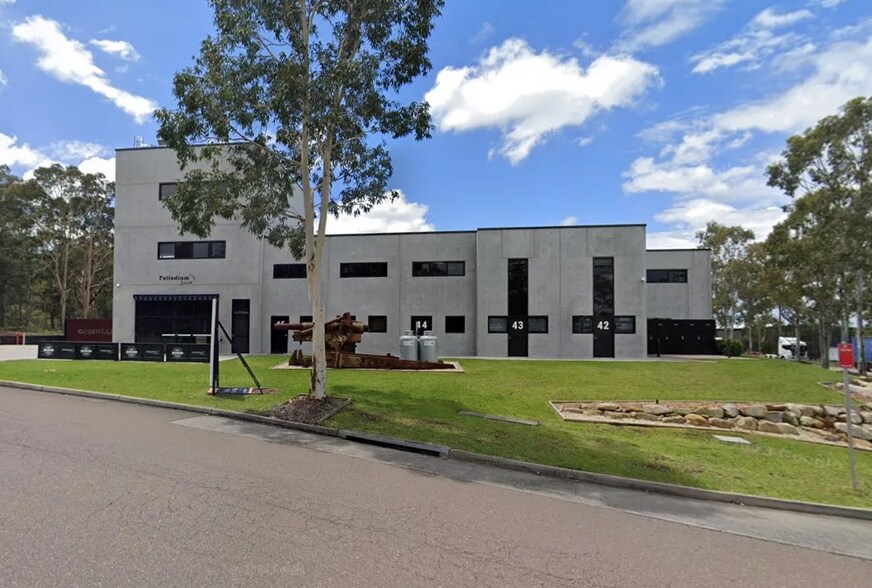 More Photos Of 2 Warren Rd, Warnervale Warehouse For Lease