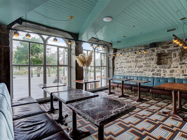 More Photos Of 3 Rue de la Commune E, Montréal Storefront Retail Residential For Sale