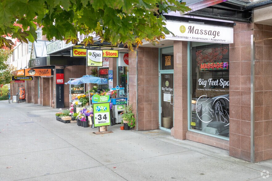 More Photos Of 1301 Robson St, Vancouver Storefront Retail Office For Sale