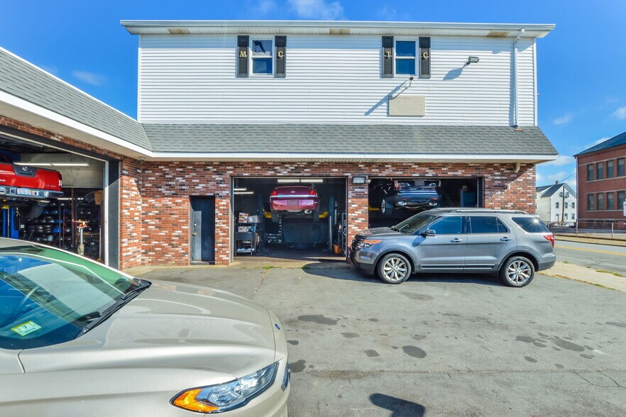 More Photos Of 347 Dartmouth St, New Bedford Auto Repair For Sale