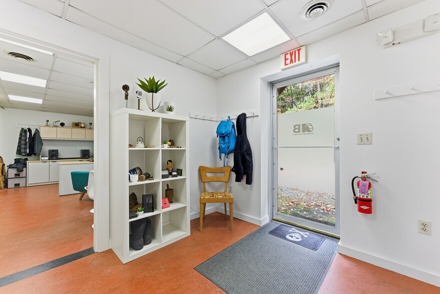 More Photos Of 54 Whately Rd, So Deerfield Light Manufacturing For Sale