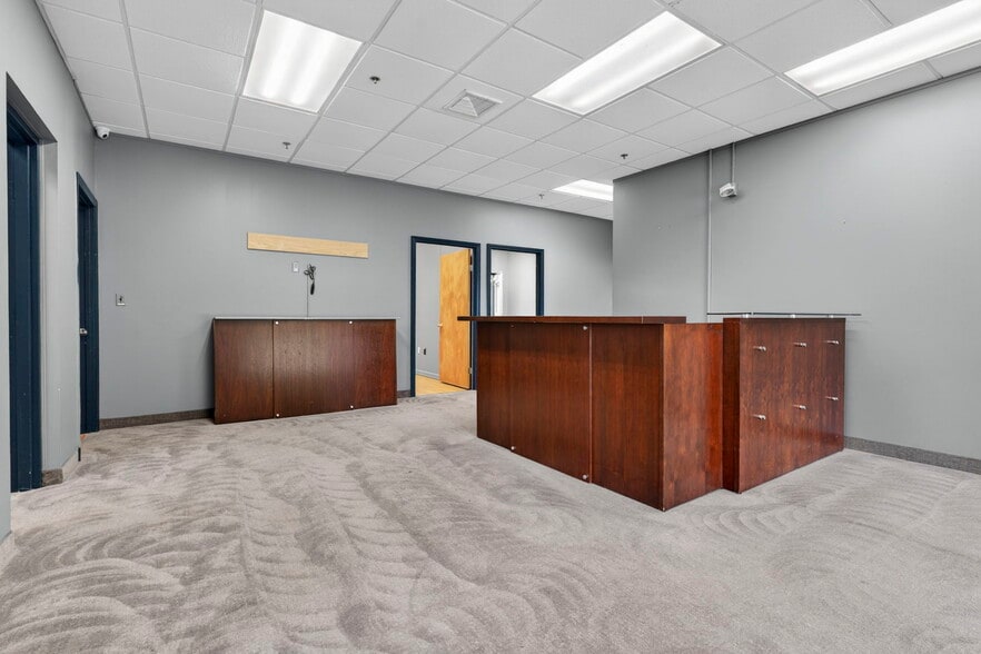 More Photos Of 645 Harvey Rd, Manchester Showroom For Lease