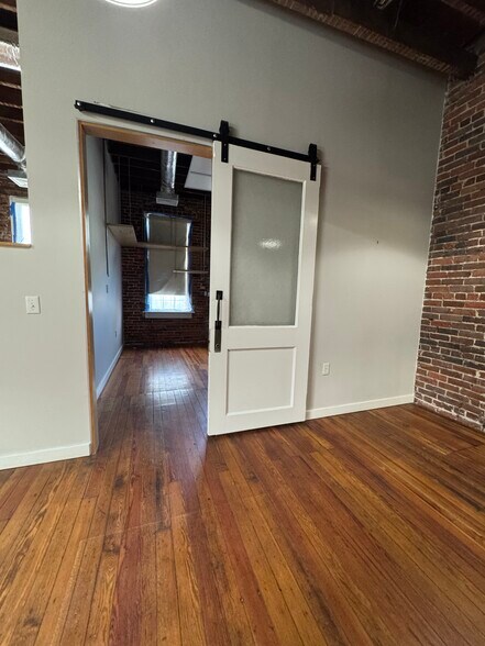 More Photos Of 109-111 N State St, Jackson Loft Creative Space For Lease