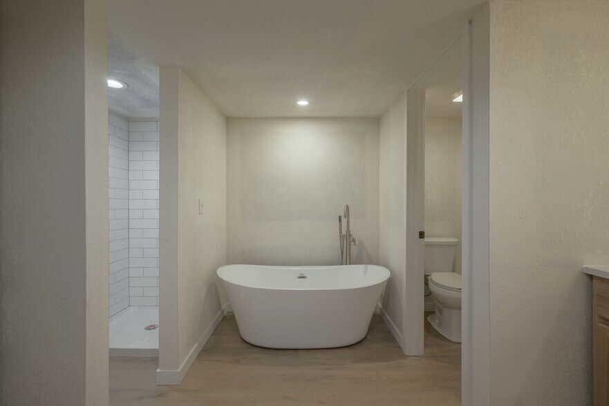 More Photos Of 841 Frances Ave, Neosho Flex For Sale