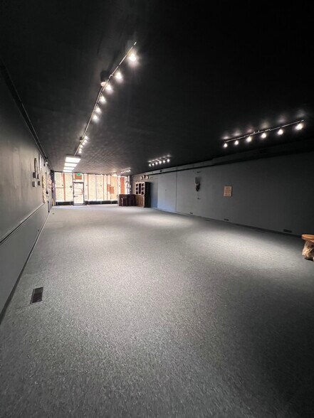 More Photos Of 4123-4125 Oakton St, Skokie Storefront For Lease