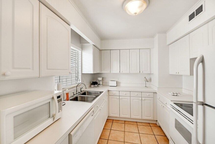 More Photos Of 8212 Midnight Pass Rd, Sarasota Hotel For Sale