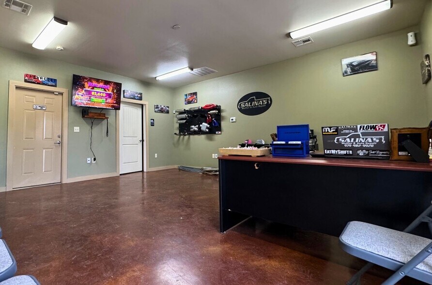 More Photos Of 2760 Osborn Ln, Bryan Flex For Sale