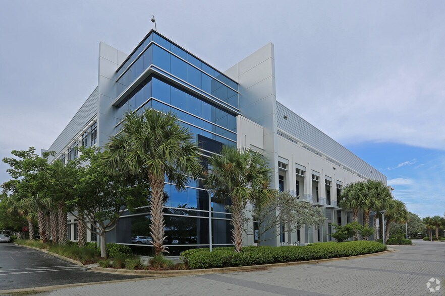 More Photos Of 1825 NW Corporate Blvd, Boca Raton Office For Lease