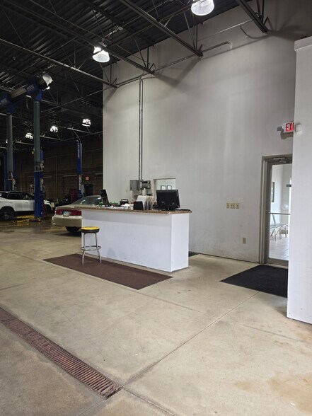 More Photos Of 2809 Brookpark Rd, Cleveland Auto Repair For Lease