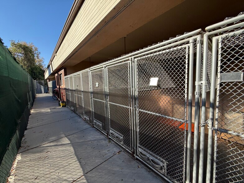 More Photos Of 3309 Bragg Blvd, Fayetteville Veterinarian Kennel For Lease