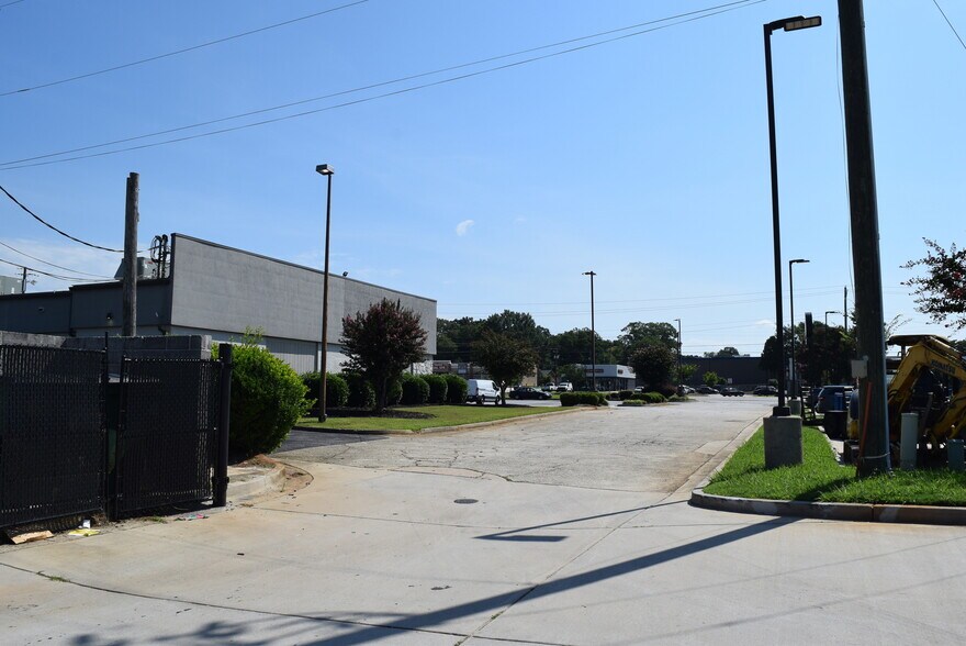 More Photos Of 1445 Express Way, Griffin Freestanding For Sale