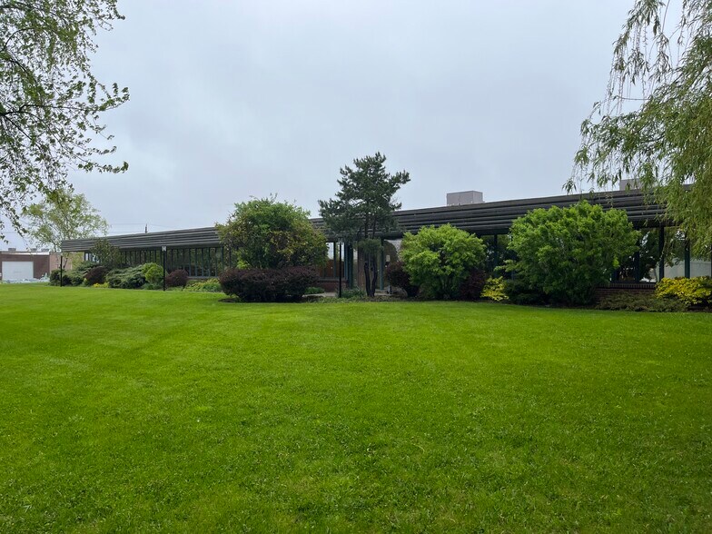 More Photos Of 913 Brock Rd, Pickering Warehouse For Lease