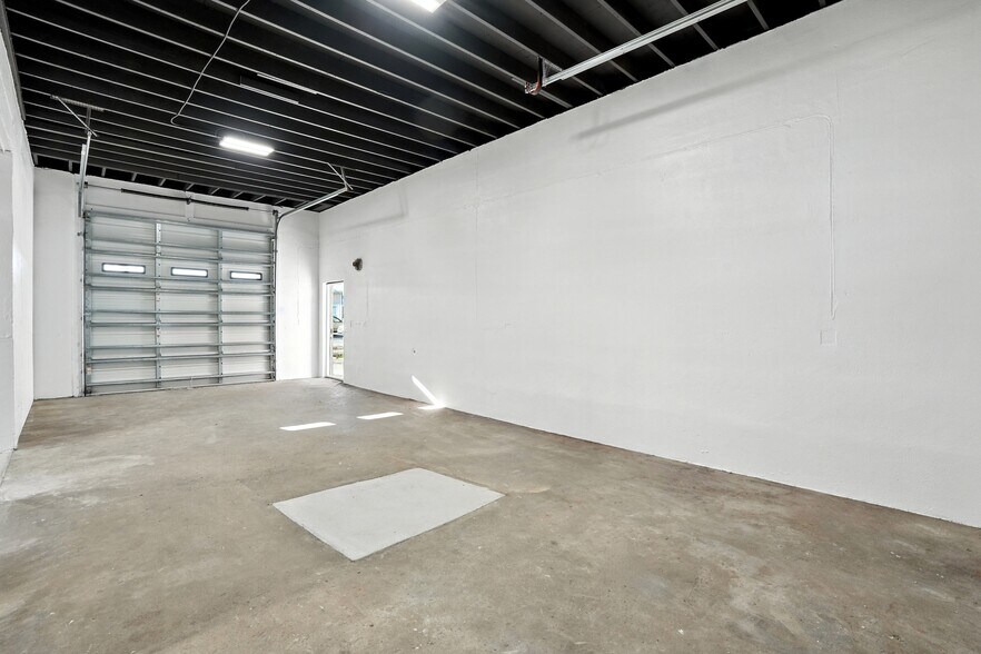More Photos Of 19003 San Carlos Blvd, Fort Myers Service Station For Sale