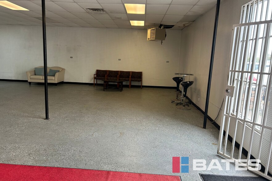 More Photos Of 2921 E Abram St, Arlington Manufacturing For Sale