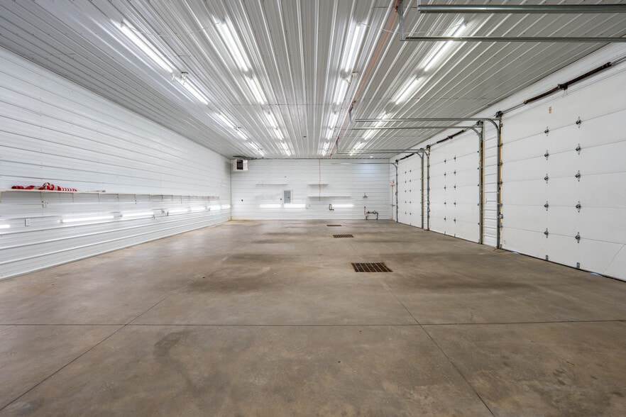 More Photos Of 4907 State Route 982, Latrobe Auto Repair For Sale