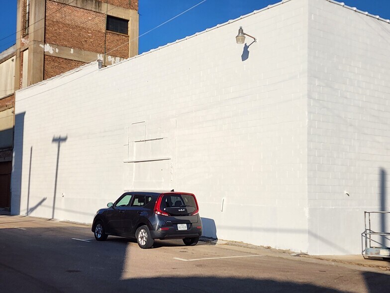 More Photos Of 227-241 S River St, Aurora Warehouse For Lease