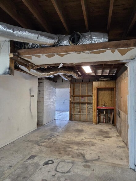 More Photos Of 626 W Carolina Ave, Hartsville Showroom For Sale