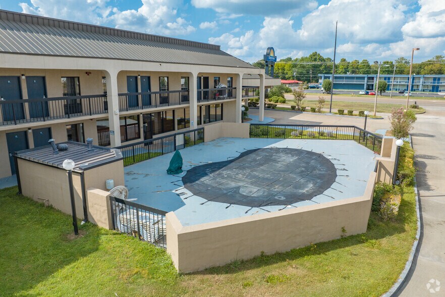 More Photos Of 2701 Highway 82 E, Greenville Hotel For Sale